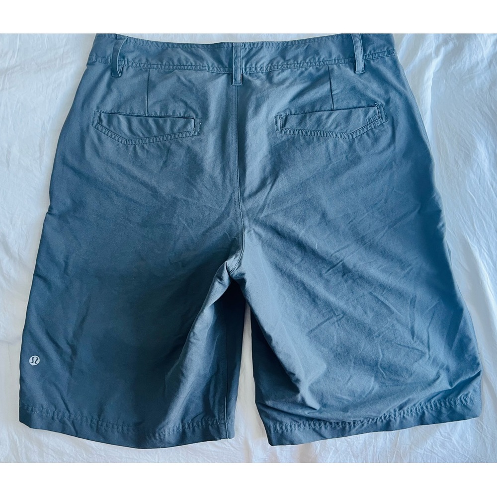 LULULEMON ATHLETICA MENS GREY SHORTS, GREAT CONDITION! SIZE 36